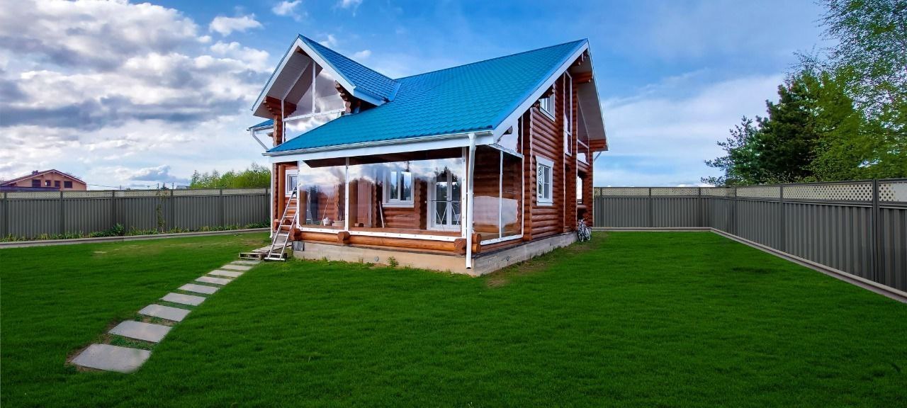 Мягкие окна на веранде загородного дома в Семилуках